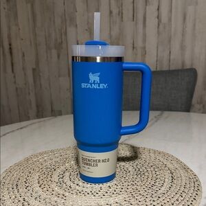 Stanley Blue Quencher H2.0 Tumbler with Handle